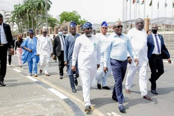 Bamise Ayanwola: Family, activists others protest at Lagos State House of Assembly (photos/video) 