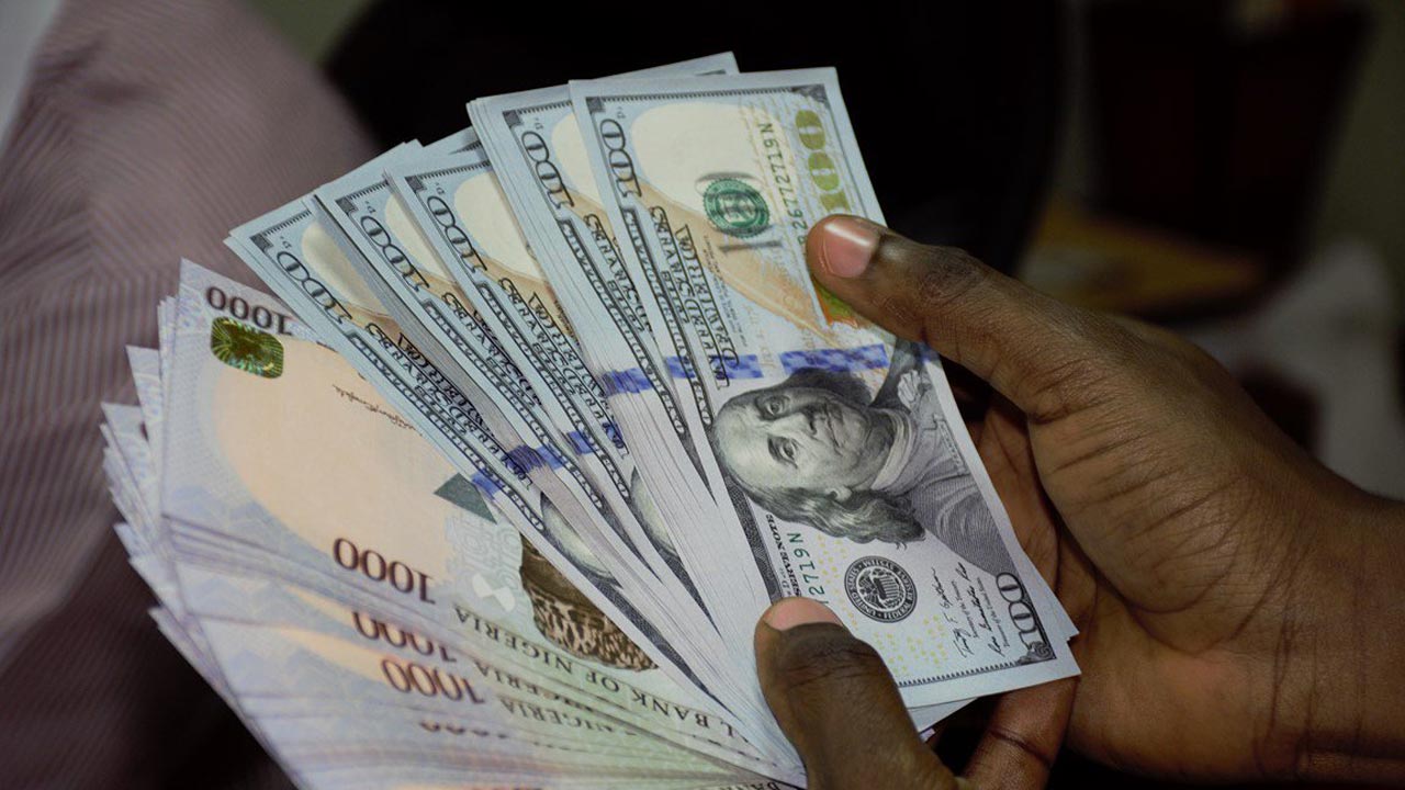 BREAKING: Naira Falls To All-Time Low In Black Market Ahead Of PDP, APC Primary